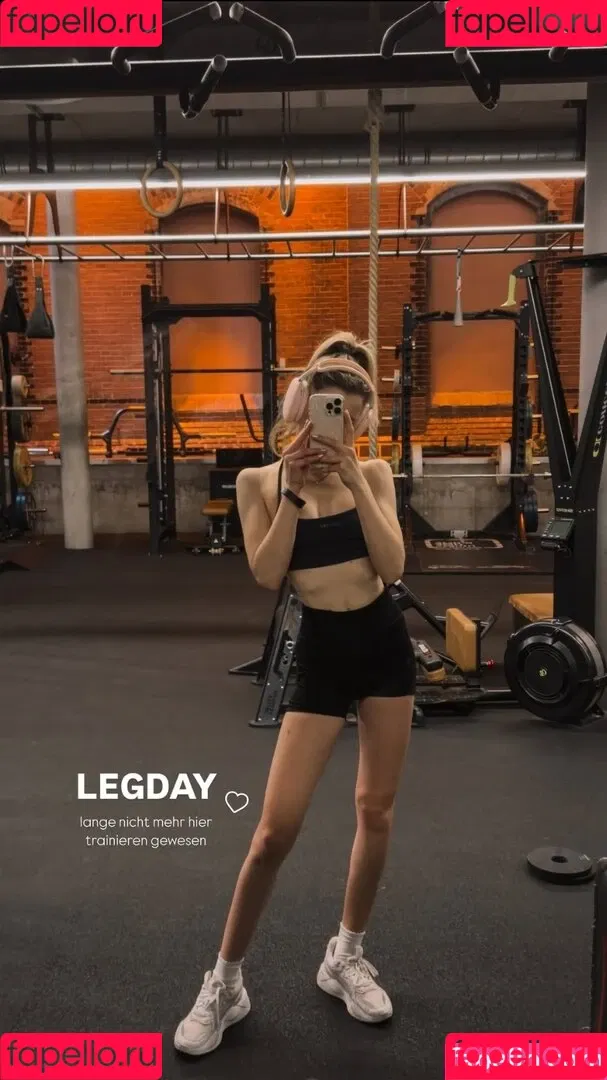 Lea Peach / https: Onlyfans Photo Gallery 