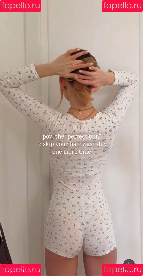 Lea Peach / https: Onlyfans Photo Gallery 