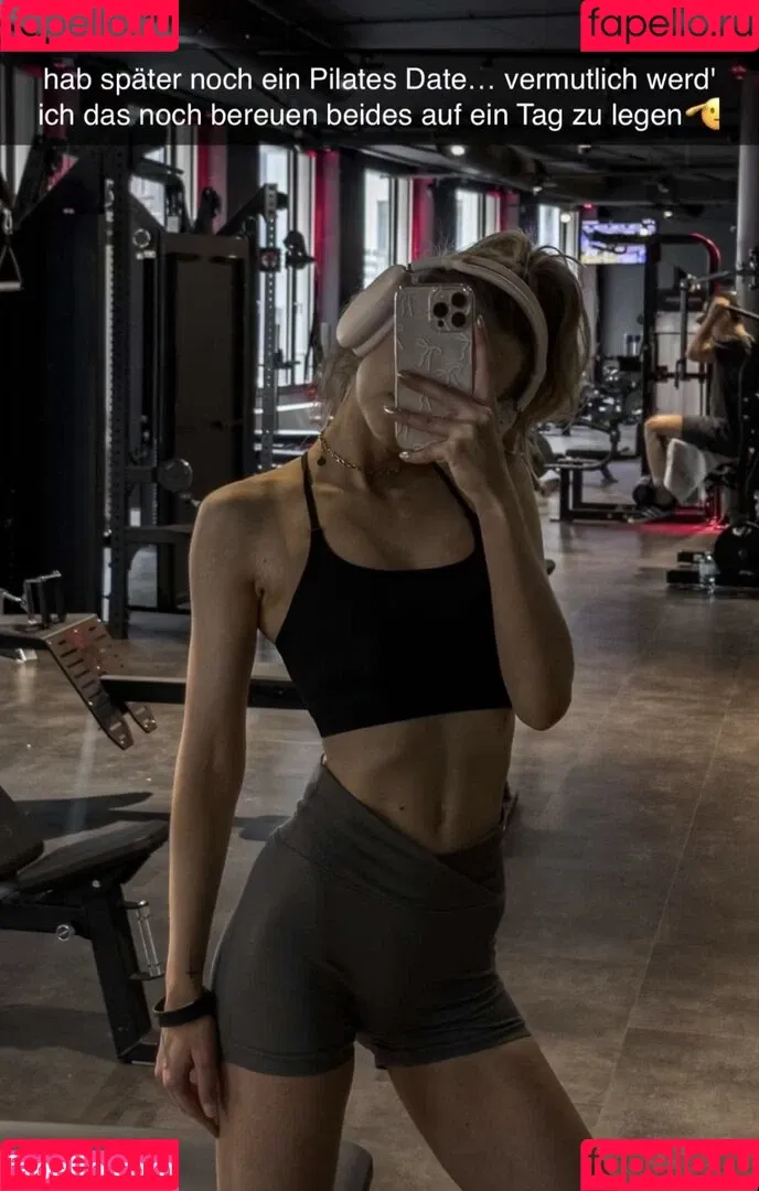 Lea Peach / https: Onlyfans Photo Gallery 