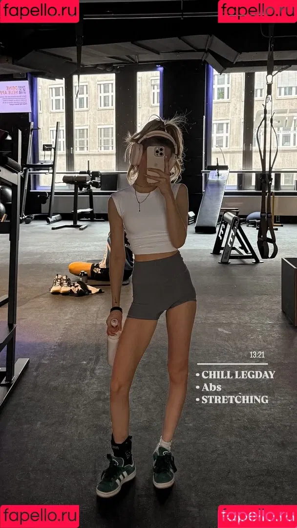 Lea Peach / https: Onlyfans Photo Gallery 