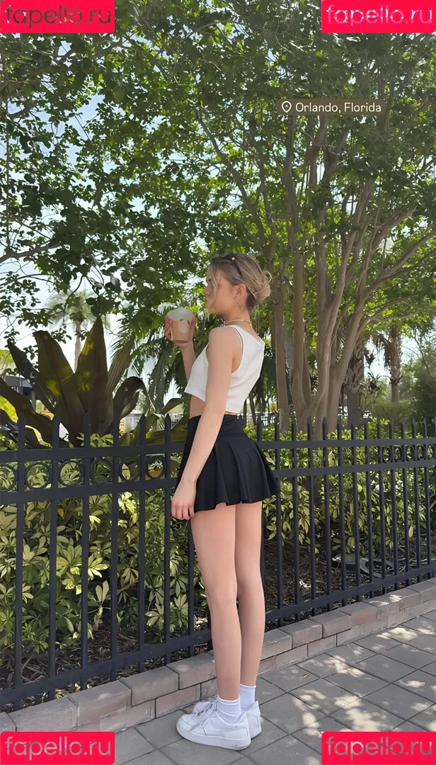 Lea Peach / https: Onlyfans Photo Gallery 