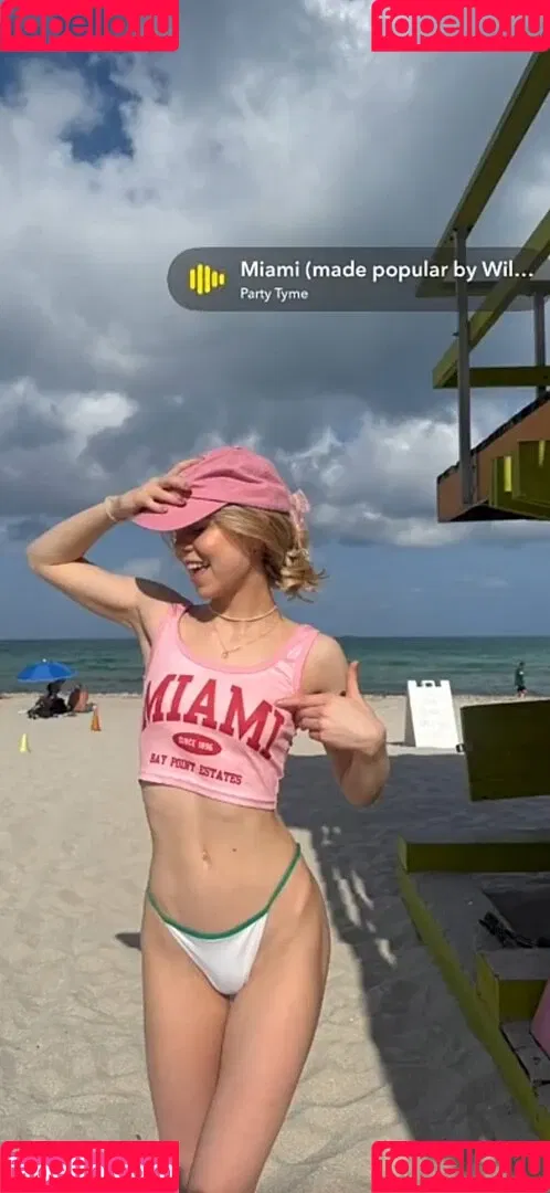 Lea Peach / https: Onlyfans Photo Gallery 
