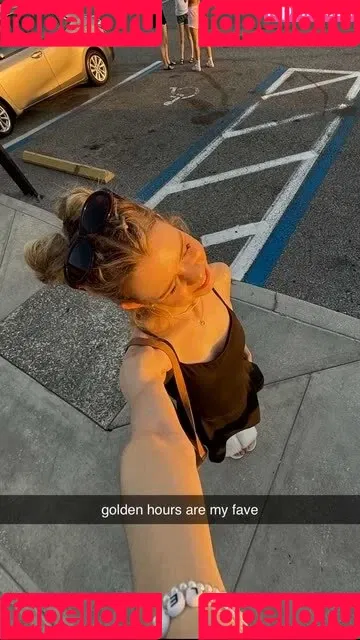 Lea Peach / https: Onlyfans Photo Gallery 