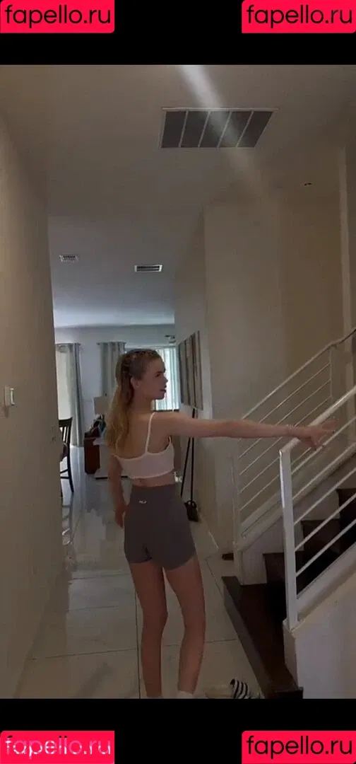 Lea Peach / https: Onlyfans Photo Gallery 