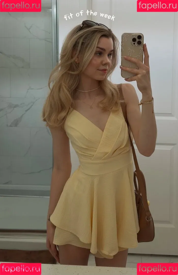Lea Peach / https: Onlyfans Photo Gallery 