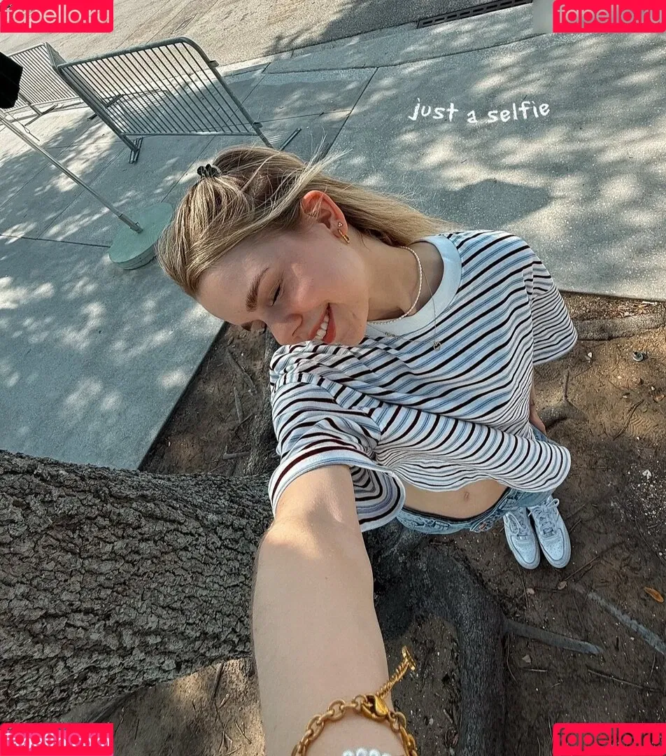 Lea Peach / https: Onlyfans Photo Gallery 