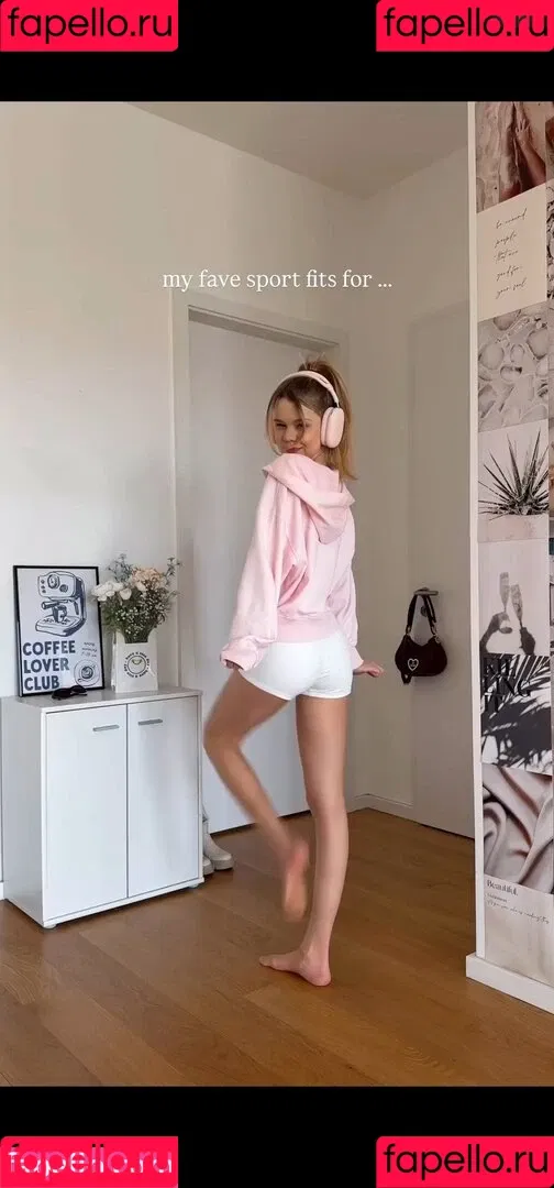 Lea Peach / https: Onlyfans Photo Gallery 
