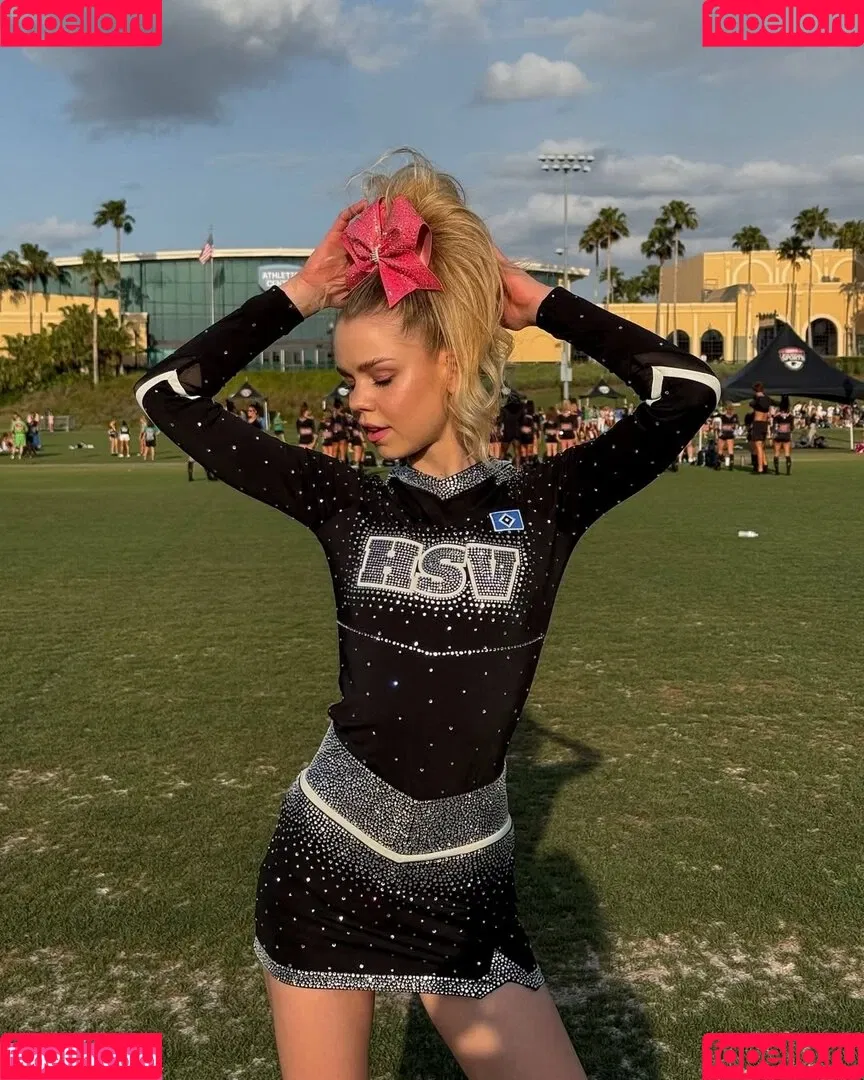 Lea Peach / https: Onlyfans Photo Gallery 
