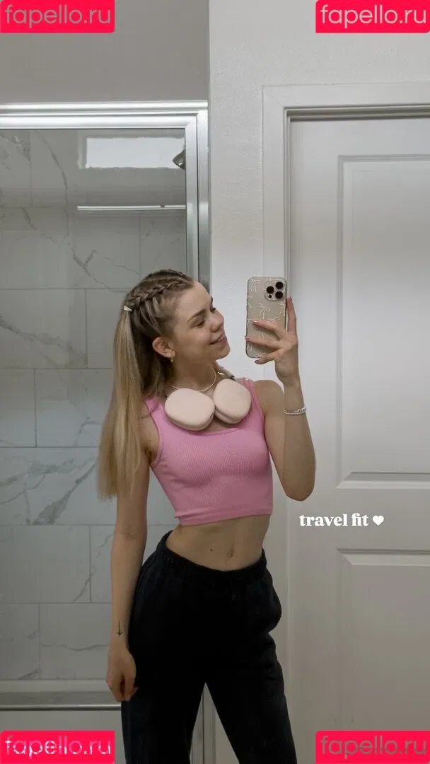 Lea Peach / https: Onlyfans Photo Gallery 