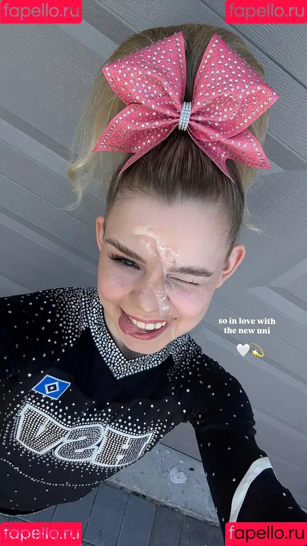 Lea Peach / https: Onlyfans Photo Gallery 