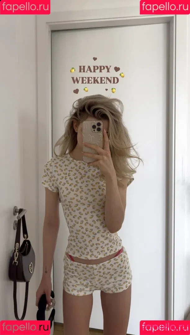 Lea Peach / https: Onlyfans Photo Gallery 