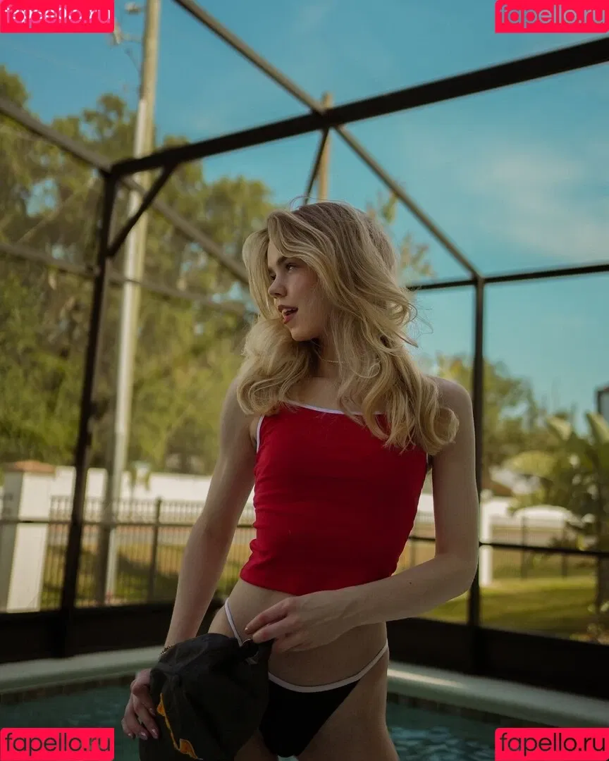 Lea Peach / https: Onlyfans Photo Gallery 