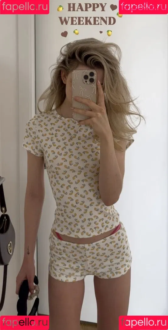 Lea Peach / https: Onlyfans Photo Gallery 