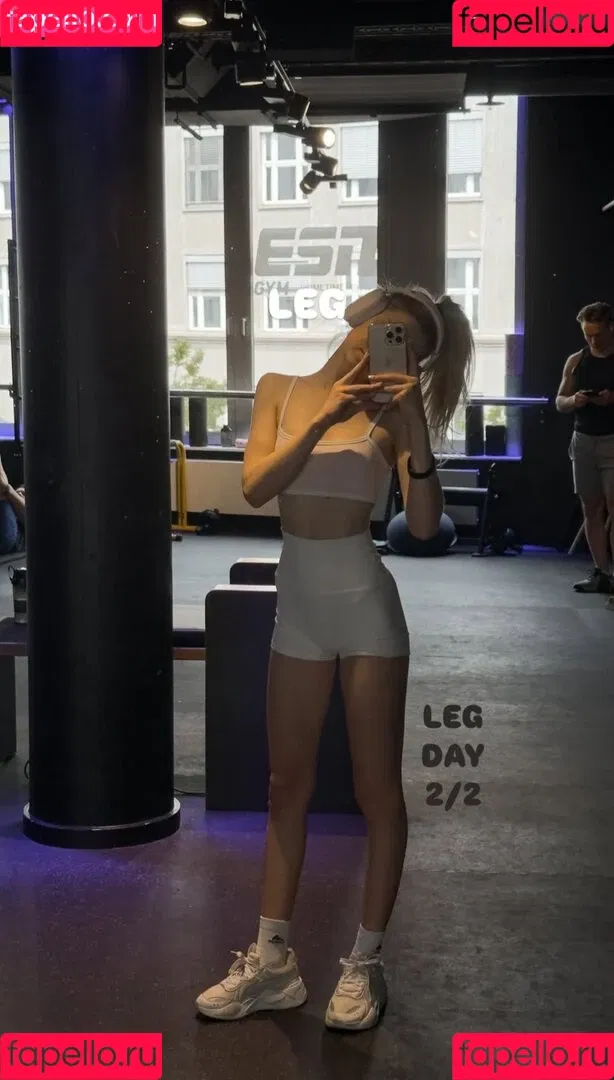 Lea Peach / https: Onlyfans Photo Gallery 