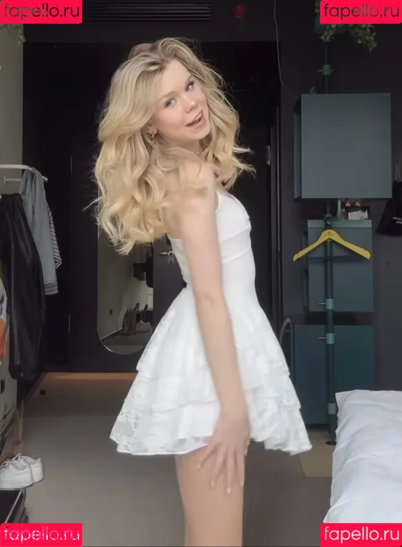 Lea Peach / https: Onlyfans Photo Gallery 