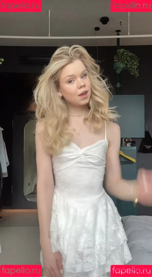 Lea Peach / https: Onlyfans Photo Gallery 