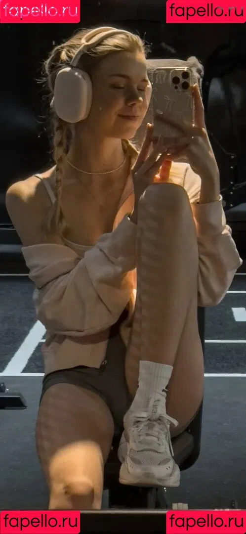 Lea Peach / https: Onlyfans Photo Gallery 