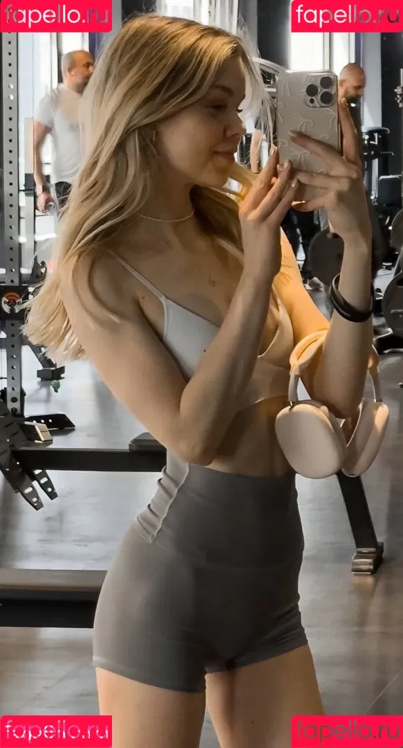 Lea Peach / https: Onlyfans Photo Gallery 