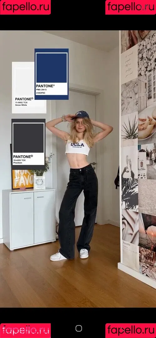 Lea Peach / https: Onlyfans Photo Gallery 