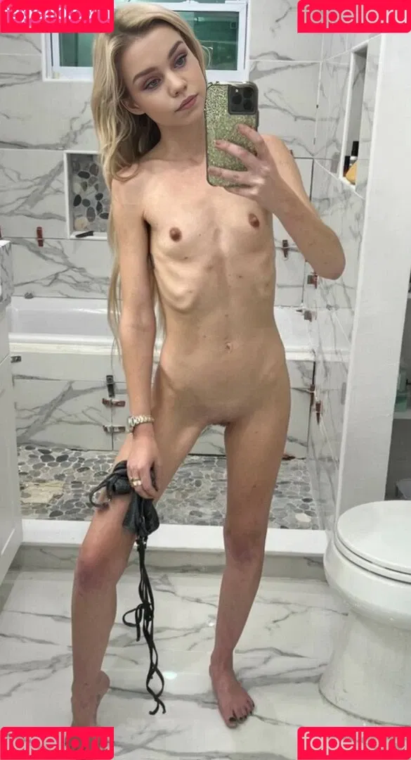 Lea Peach / https: Onlyfans Photo Gallery 
