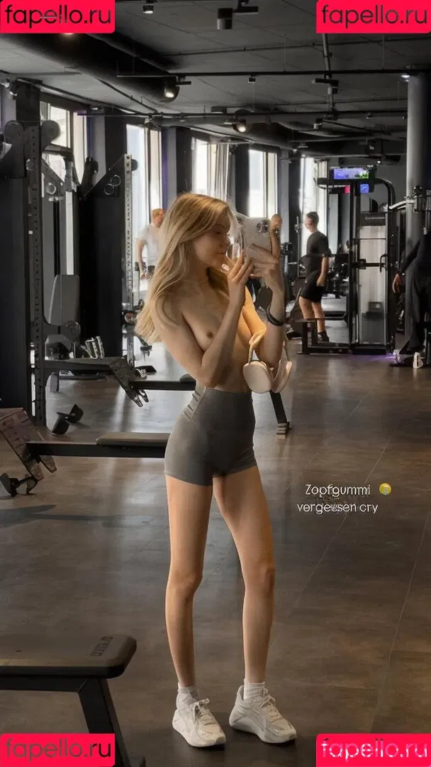 Lea Peach / https: Onlyfans Photo Gallery 