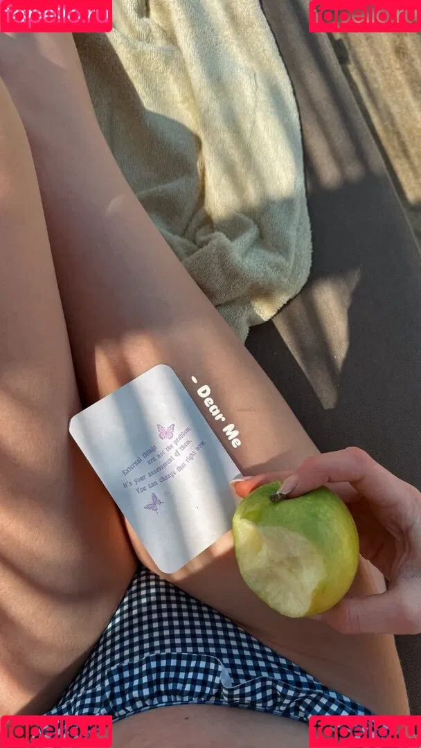 Lea Peach / https: Onlyfans Photo Gallery 