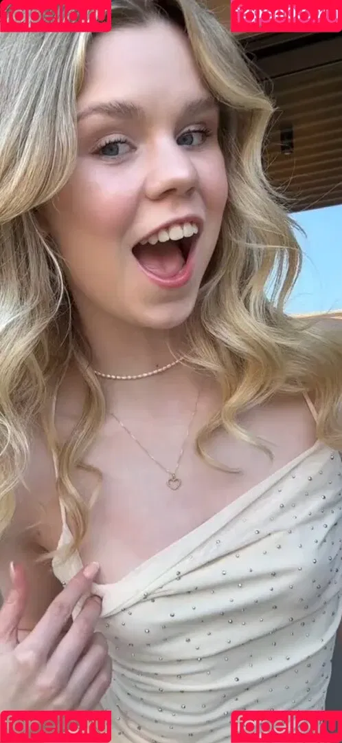 Lea Peach / https: Onlyfans Photo Gallery 