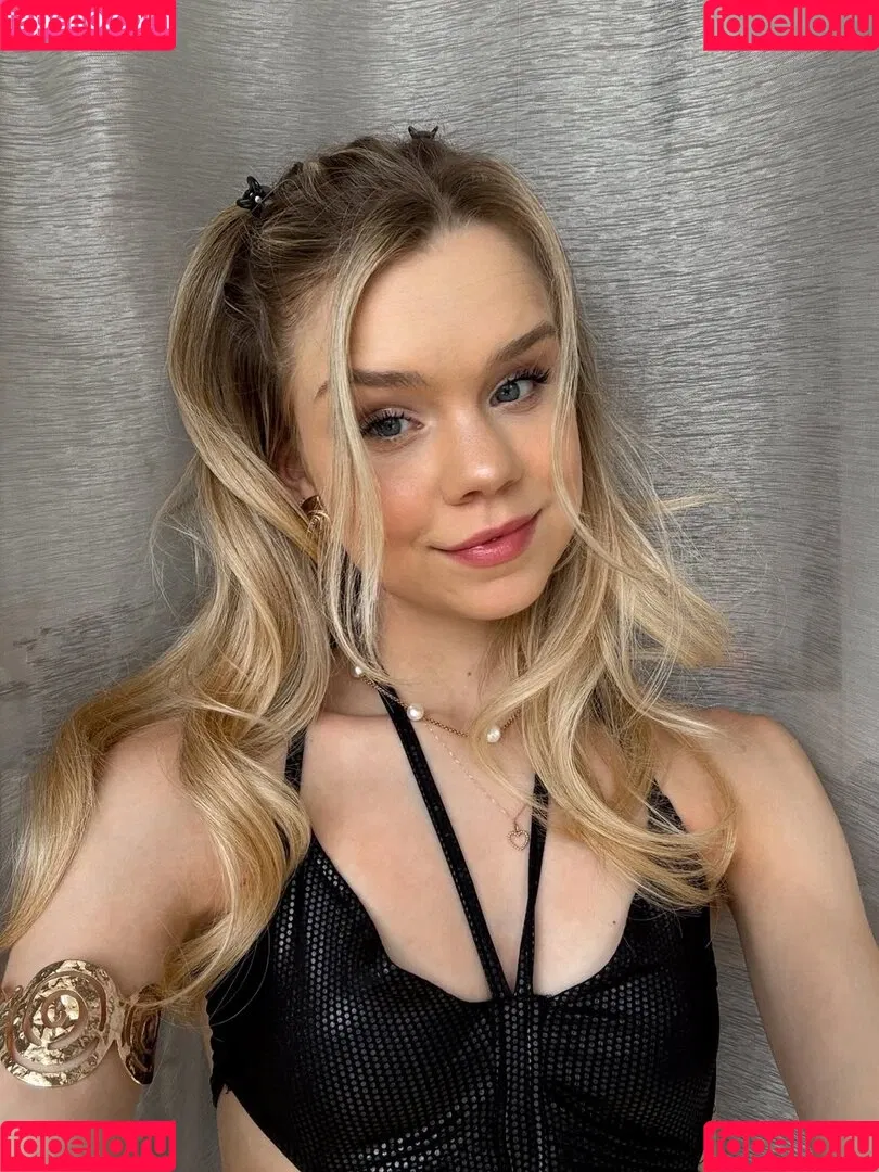 Lea Peach / https: Onlyfans Photo Gallery 