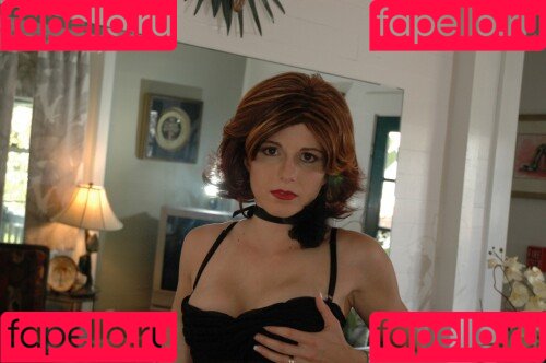 Lea Peach / https: Onlyfans Photo Gallery 