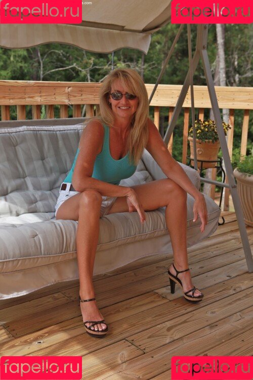 Lea Peach / https: Onlyfans Photo Gallery 