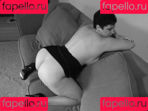 Lea Peach / https: Onlyfans Photo Gallery 