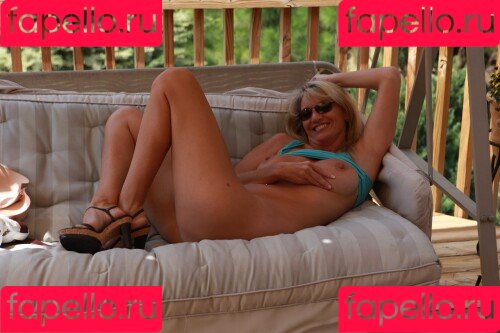 Lea Peach / https: Onlyfans Photo Gallery 