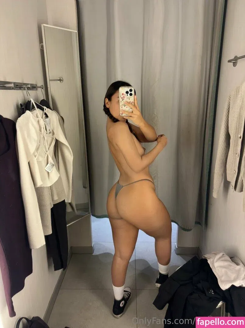 Mon Petite / mon.delao / mon.petite Onlyfans Photo Gallery 