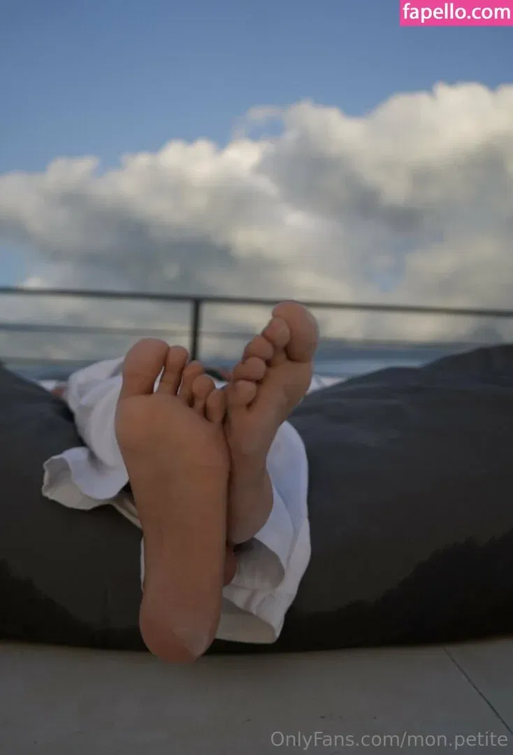 Mon Petite / mon.delao / mon.petite Onlyfans Photo Gallery 