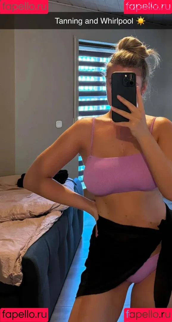 leaa_sophiee98 / leasophie_official98 Onlyfans Photo Gallery 