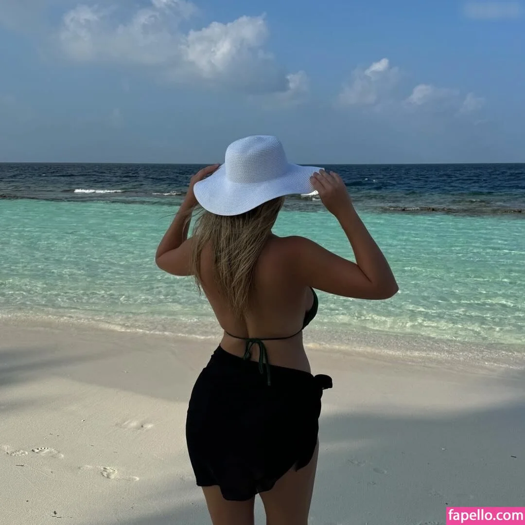 leaa_sophiee98 / leasophie_official98 Onlyfans Photo Gallery 