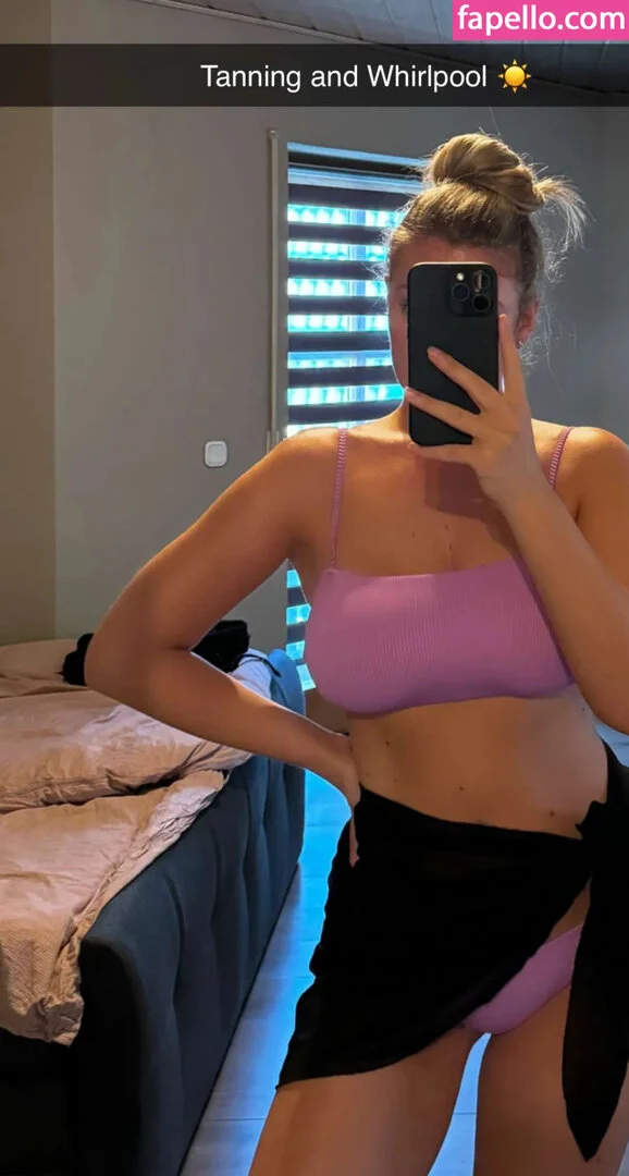 leaa_sophiee98 / leasophie_official98 Onlyfans Photo Gallery 