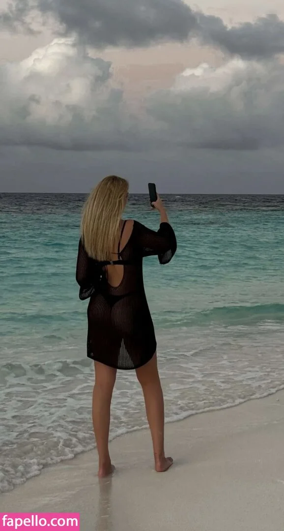 leaa_sophiee98 / leasophie_official98 Onlyfans Photo Gallery 