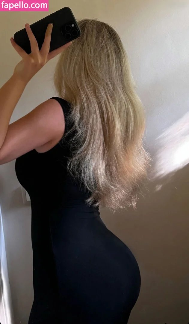 leaa_sophiee98 / leasophie_official98 Onlyfans Photo Gallery 