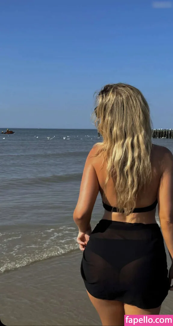 leaa_sophiee98 / leasophie_official98 Onlyfans Photo Gallery 