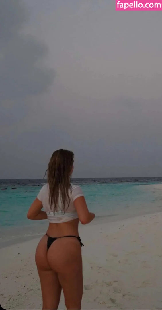 leaa_sophiee98 / leasophie_official98 Onlyfans Photo Gallery 