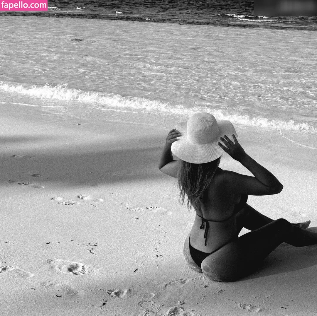 leaa_sophiee98 / leasophie_official98 Onlyfans Photo Gallery 