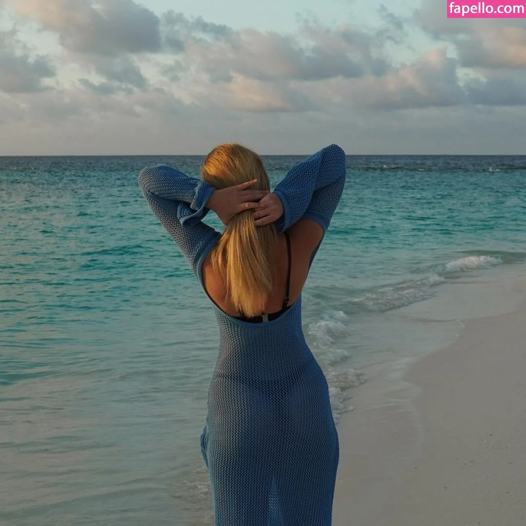 leaa_sophiee98 / leasophie_official98 Onlyfans Photo Gallery 