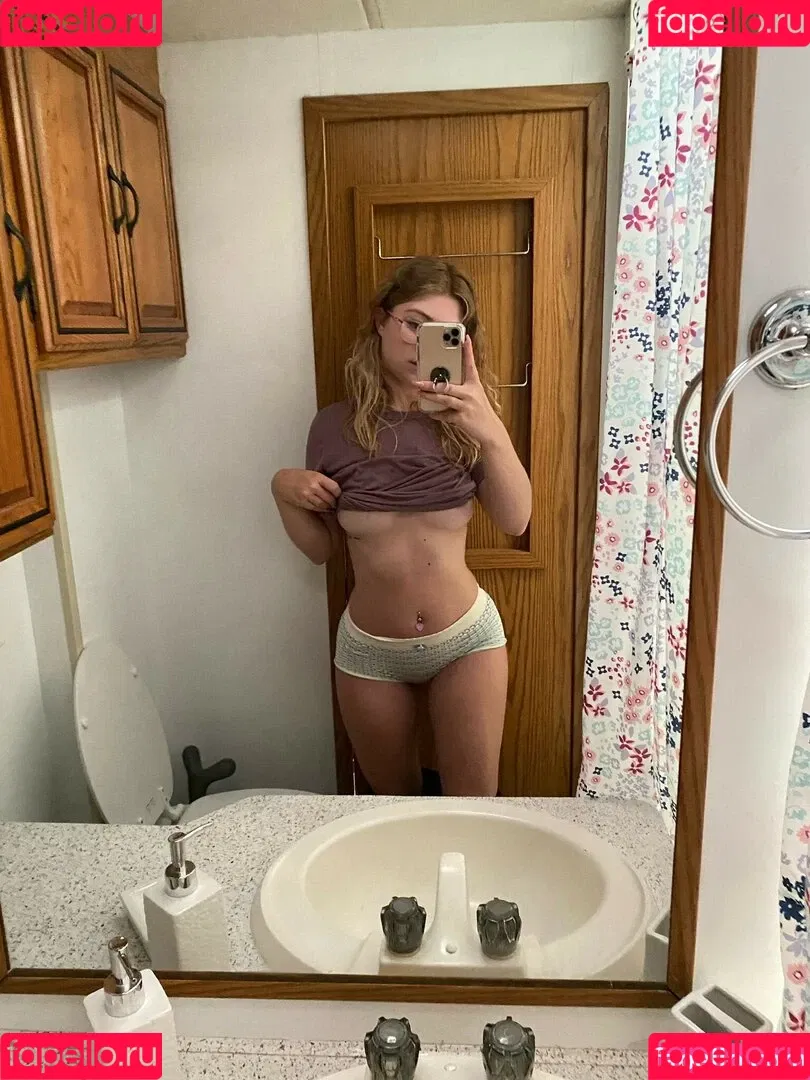 lovinlikelyssa / withloveelissa Onlyfans Photo Gallery 