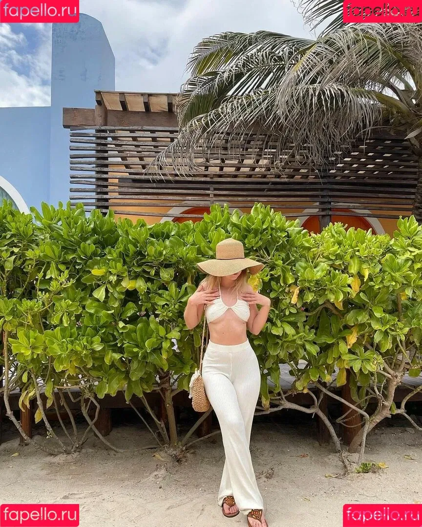 lovinlikelyssa / withloveelissa Onlyfans Photo Gallery 