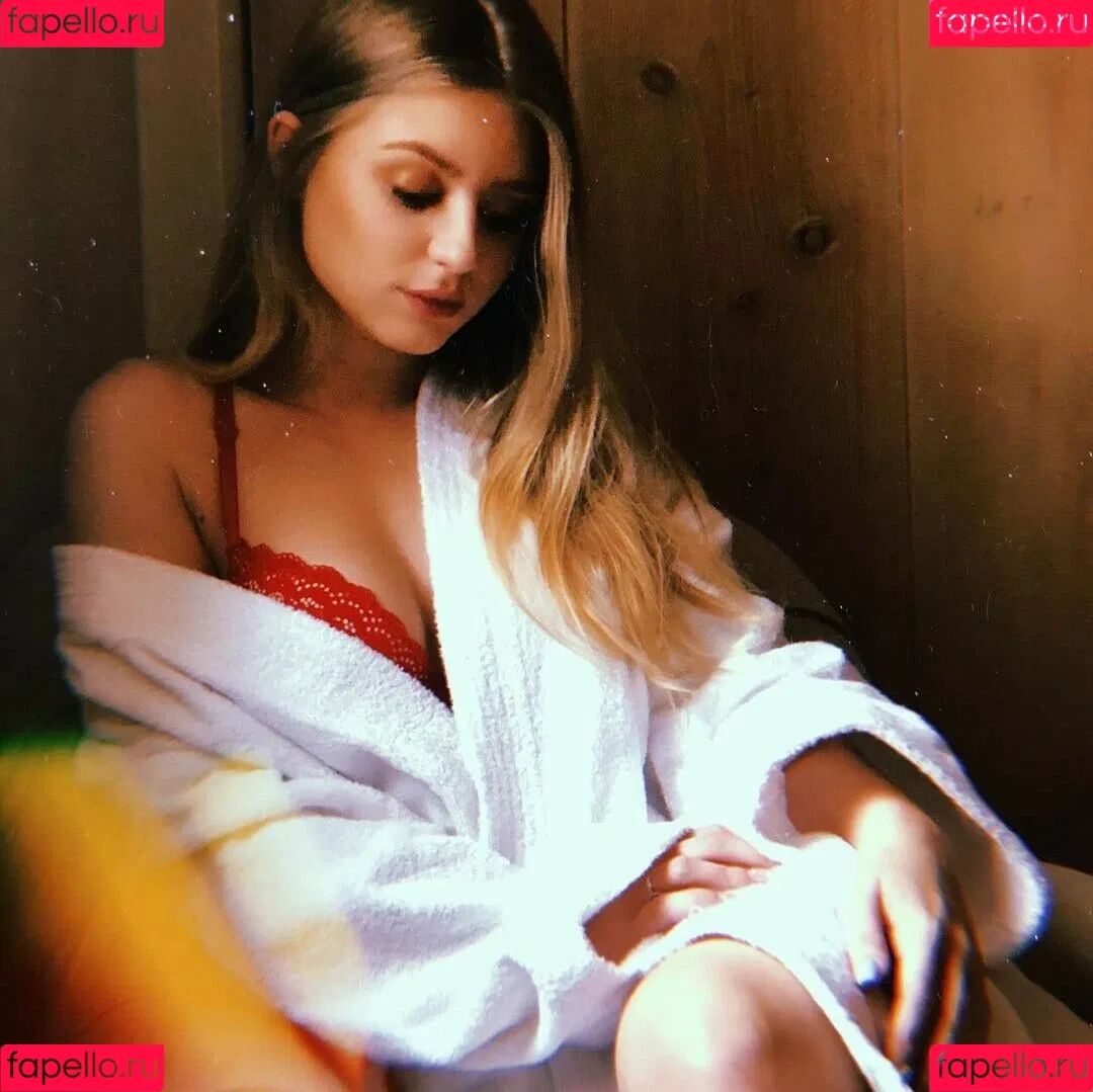 lovinlikelyssa / withloveelissa Onlyfans Photo Gallery 