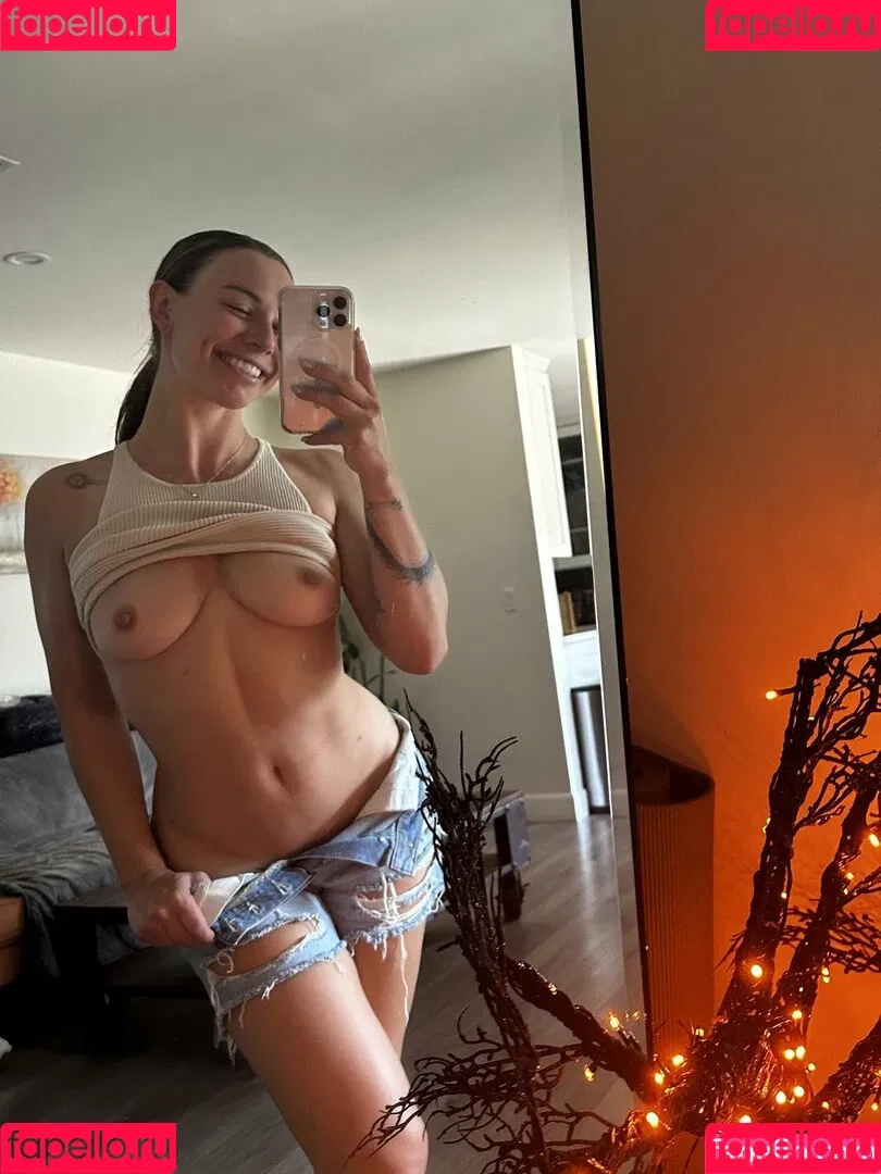 Aidra Fox / aidra.fox / foxyandthebeast / xAIDRAFOXx Onlyfans Photo Gallery 