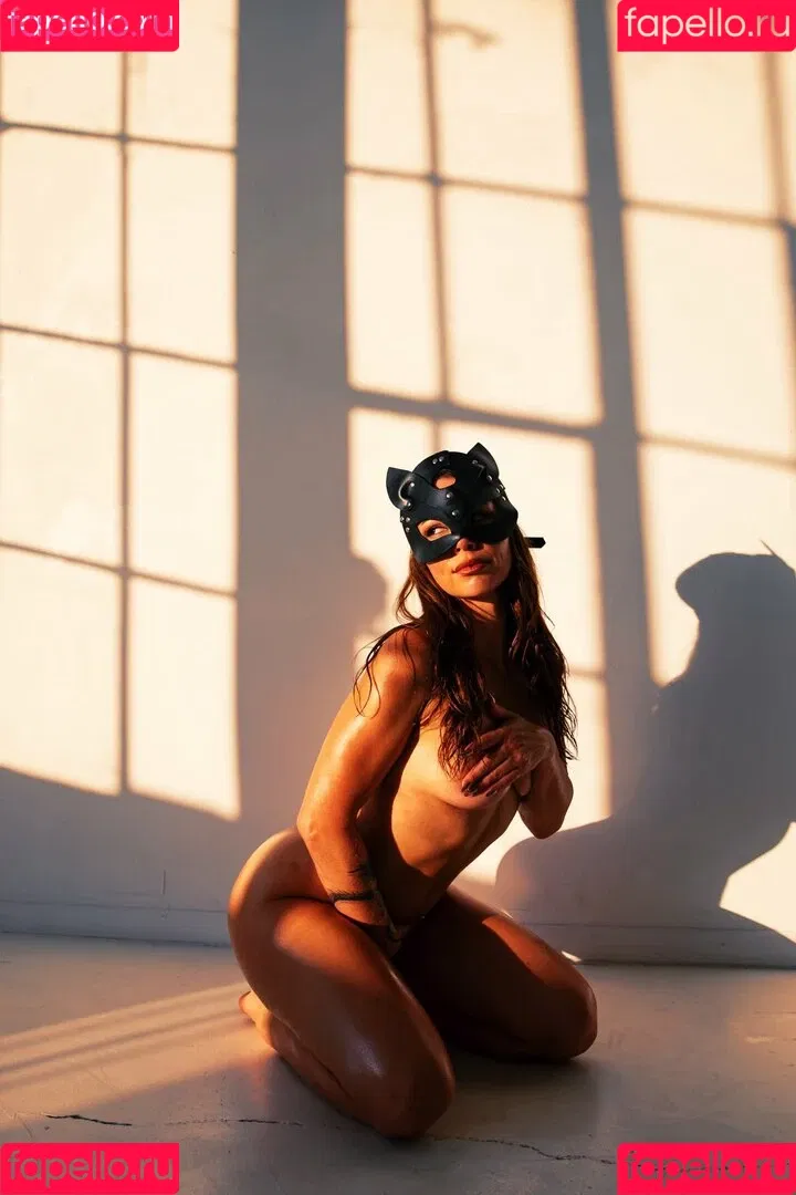 Aidra Fox / aidra.fox / foxyandthebeast / xAIDRAFOXx Onlyfans Photo Gallery 
