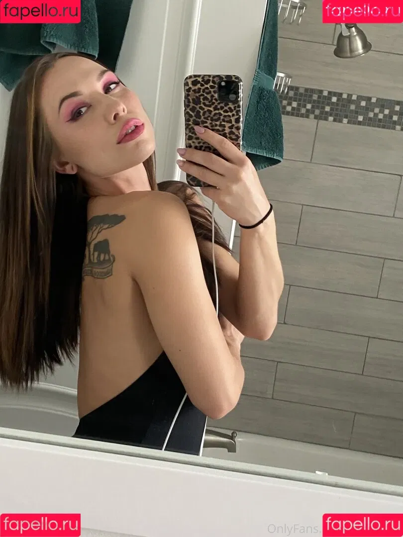 Aidra Fox / aidra.fox / foxyandthebeast / xAIDRAFOXx Onlyfans Photo Gallery 