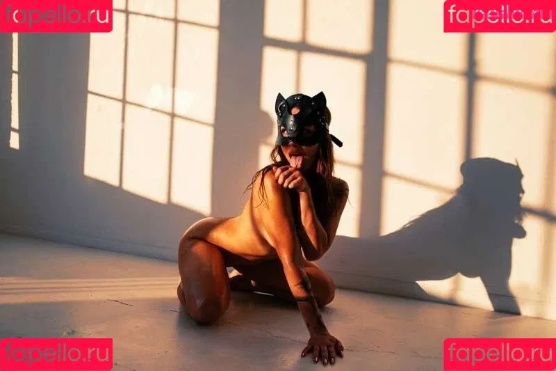Aidra Fox / aidra.fox / foxyandthebeast / xAIDRAFOXx Onlyfans Photo Gallery 